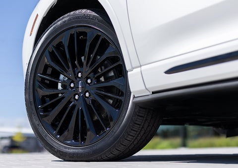 The stylish blacked-out 20-inch wheels from the available Jet Appearance Package are shown. | Pilson Lincoln in Mattoon IL